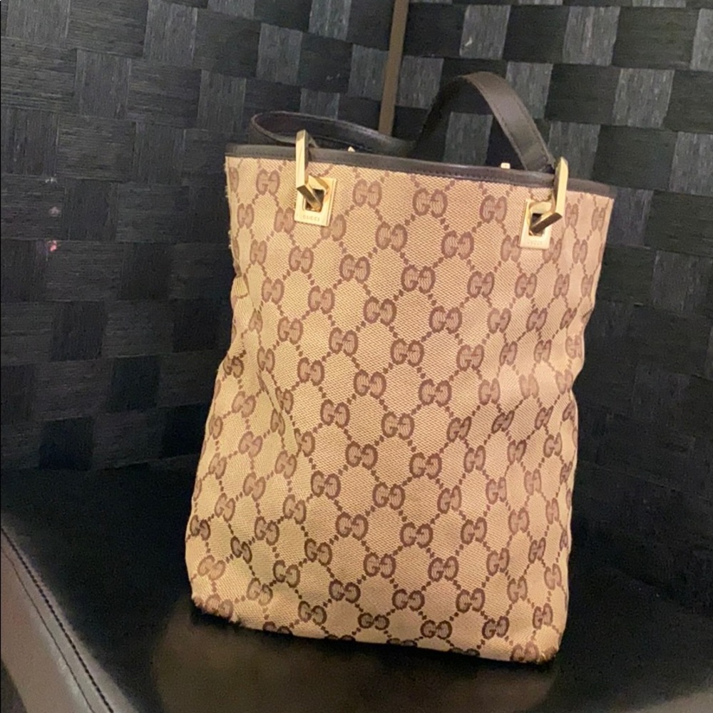 Gucci bucket tote